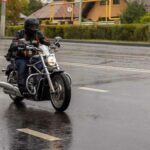 Consejos básicos conducción invernal segura con frío en moto