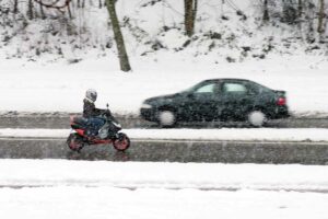 Fotos 5 consejos básicos para realizar una conducción invernal segura con frío en moto