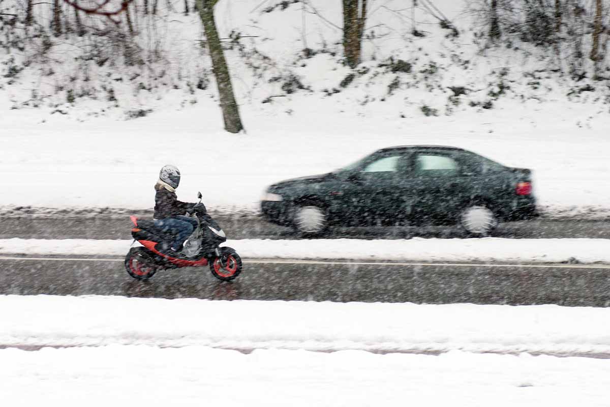 Fotos 5 consejos básicos para realizar una conducción invernal segura con frío en moto