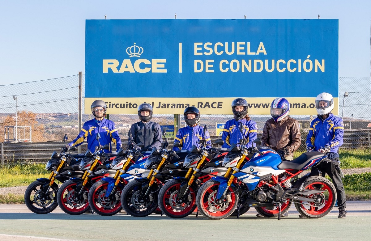 Escuela RACE de Conducción permanente, con el apoyo de BMW Motorrad