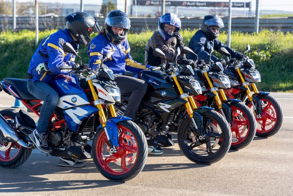 Escuela RACE de Conducción permanente, con el apoyo de BMW Motorrad