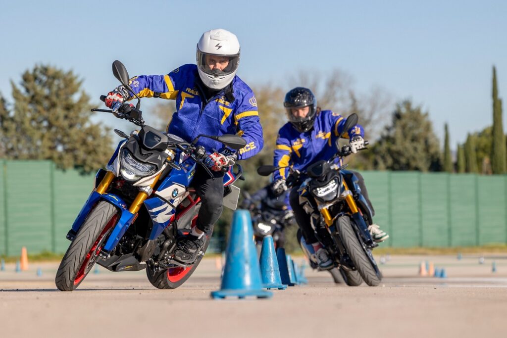 Escuela RACE de Conducción permanente, con el apoyo de BMW Motorrad