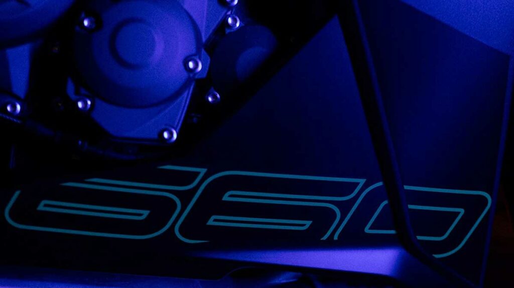 Triumph ultima los preparativos de una deportiva con su tricilíndrico de 660cc 11 triumph-daytona-660-teaser-1