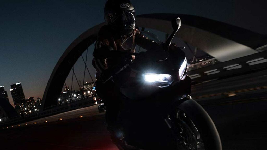 Más detalles de la Triumph Daytona 660... se revelan más imágenes de su aspecto 11 triumph-daytona-660-teaser