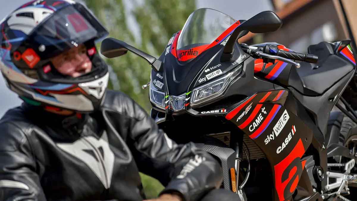 Aprilia RS 125 GP Réplica 2023, estática, apertura