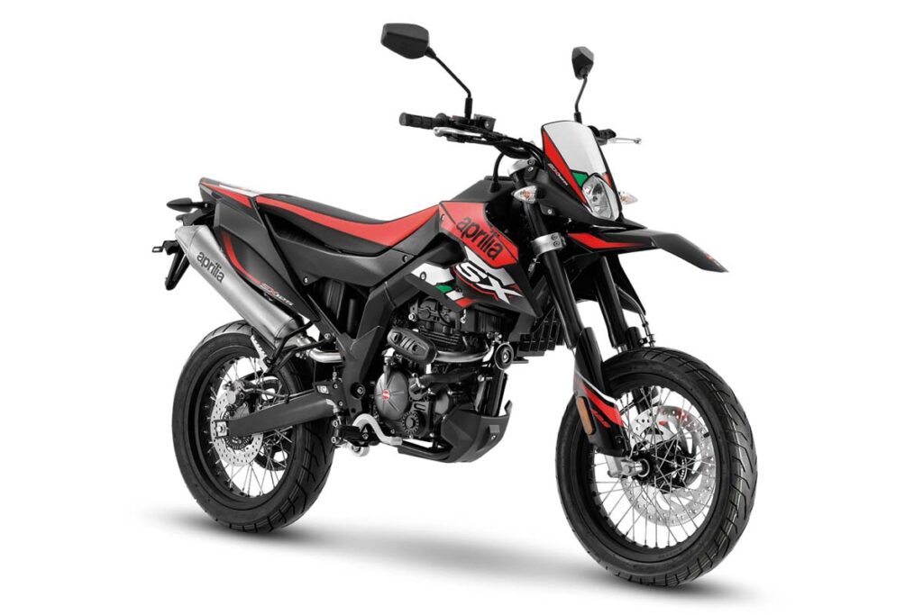 Por menos de 60 euros al mes: cinco motos de 125 con un ofertón de financiación en agosto 11 Aprilia SX 125, negro, rojo