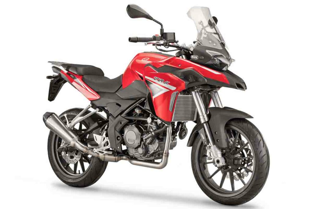 Las motos trail para el carnet A2 más baratas de cada marca 11 Benelli TRK 251, rojo