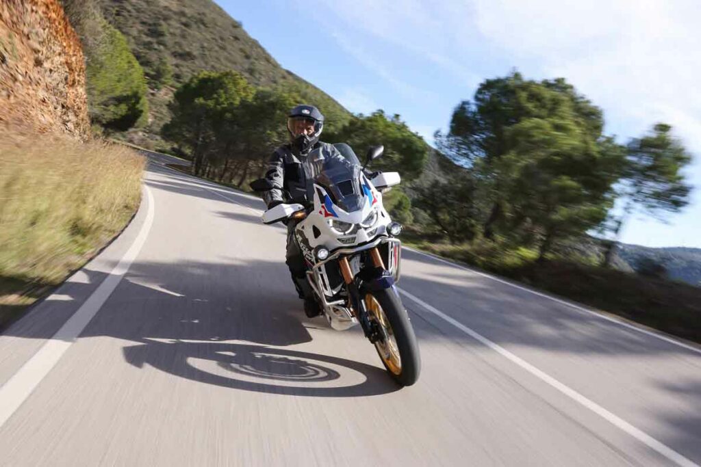 Las tres grandes motos trail que llegan en 2024 demuestran la variedad de soluciones actuales 16 Honda CRF1100L Africa Twin Adventure Sports 2024