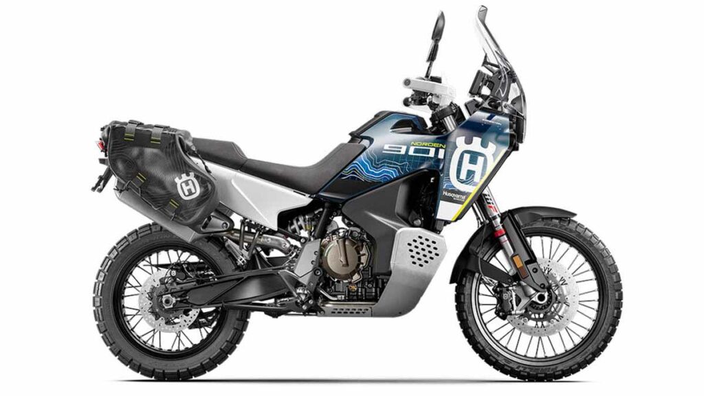 Este es el precio y las motos trail rivales de la Voge 900DSX 24 Husqvarna Norden 901