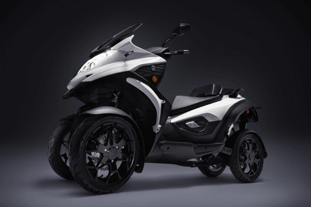 ¿Se puede conducir una moto de más de 125 cc con el carnet B? 14 Qooder QV4, gris