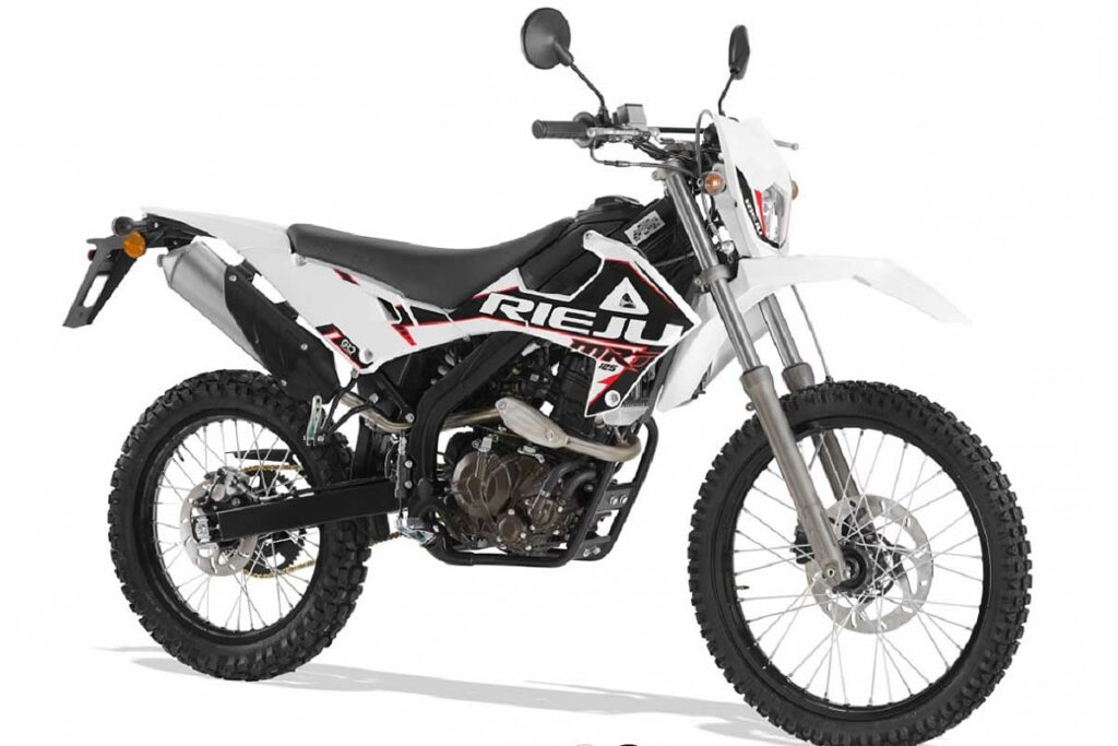 Las 6 motos enduro que puedes conducir con el carnet B 14 Rieju Marathon 125 EN LC blanco negro
