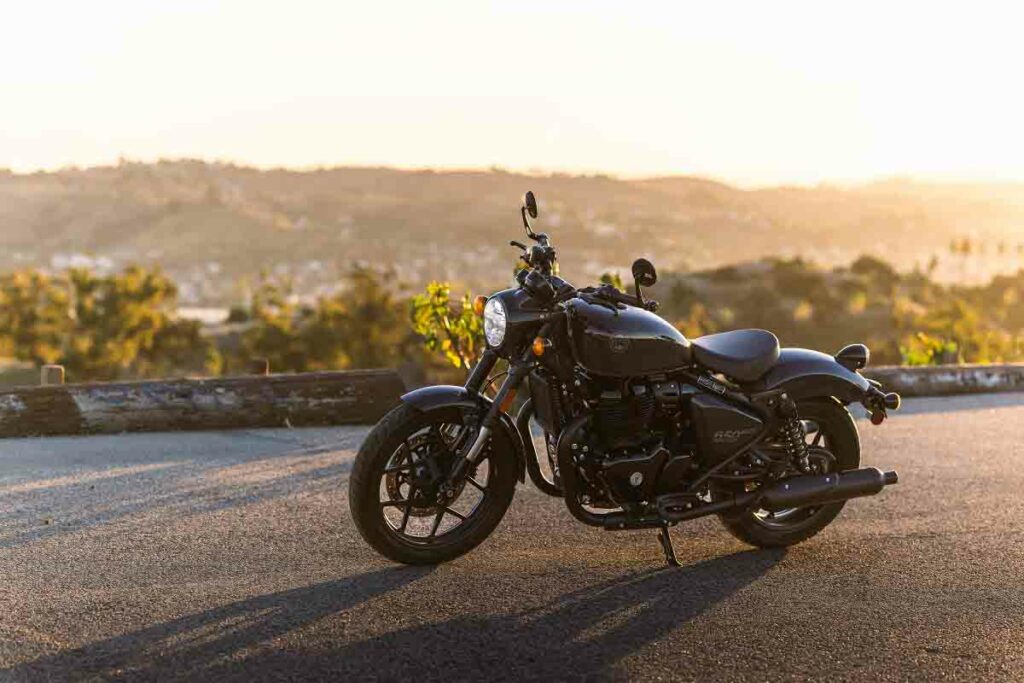 La Royal Enfield Shotgun 650 ya tiene precios y podemos analizar a sus rivales 11 Royal Enfield Shotgun 650 2024, negro