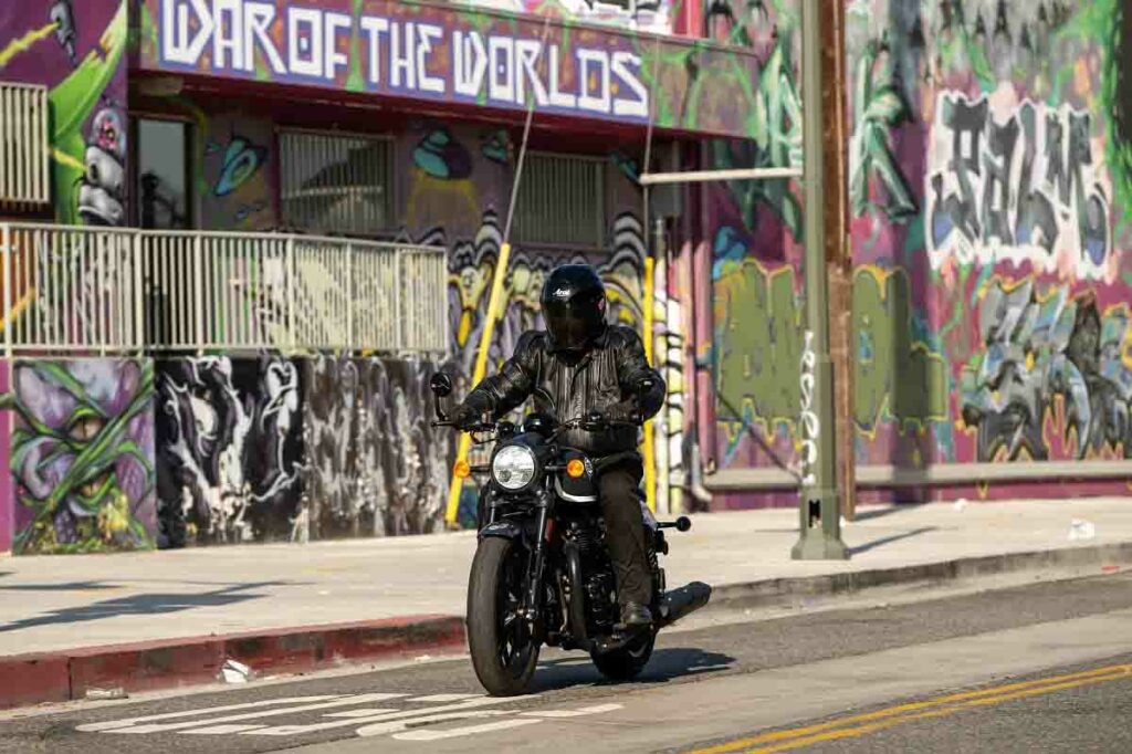 La Royal Enfield Shotgun 650 abre una nueva senda del custom para el carnet A2 15 Royal Enfield Shotgun 650 2024