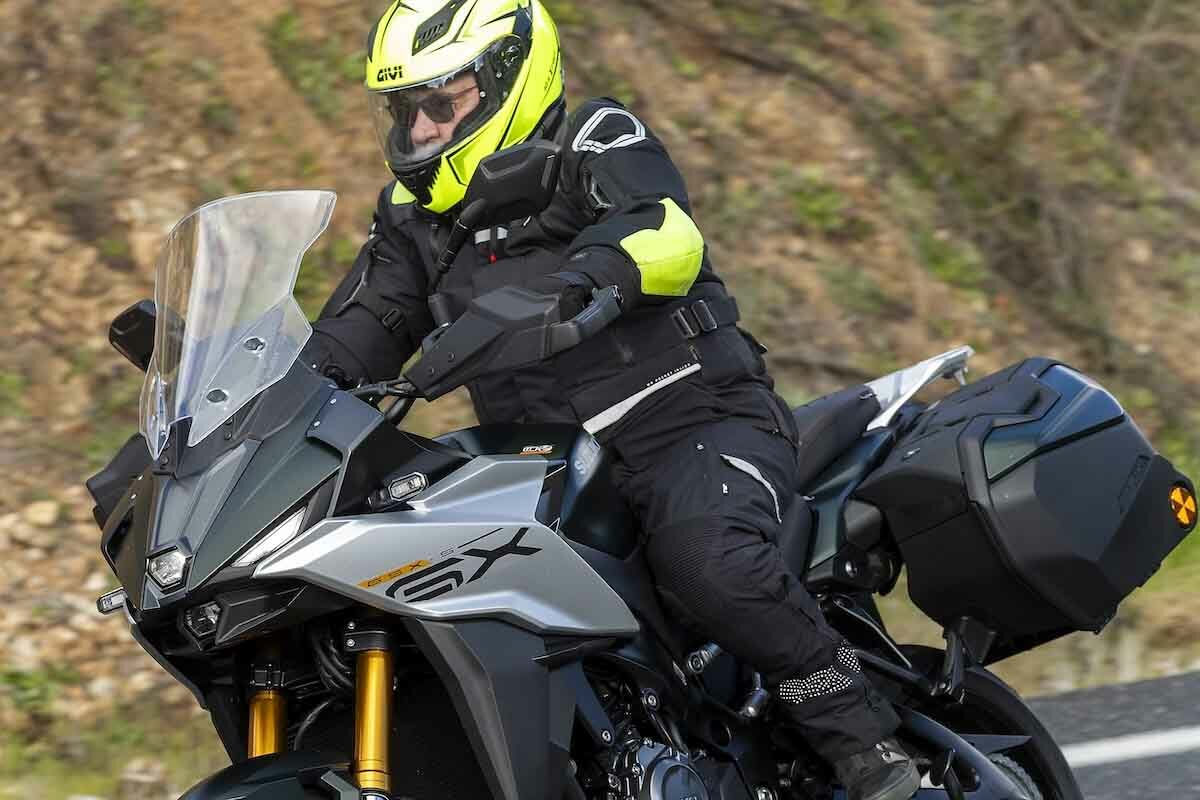 La Suzuki GSX-S1000GX, su precio y las rivales