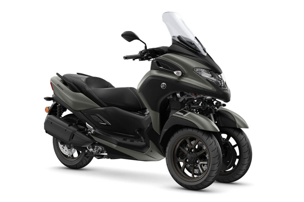 ¿Se puede conducir una moto de más de 125 cc con el carnet B? 15 Yamaha Tricity 300, gris