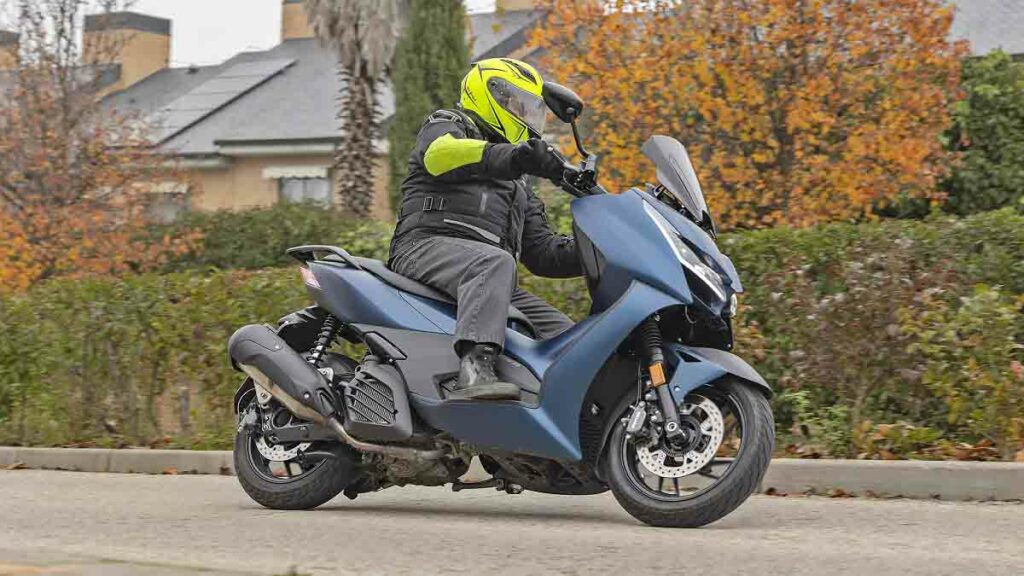 Zontes D125, la segunda versión para carnet de coche 23 Zontes D125 2023, azul
