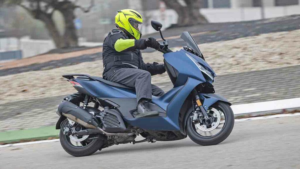 Zontes D125, la segunda versión para carnet de coche 25 Zontes D125 2023, azul