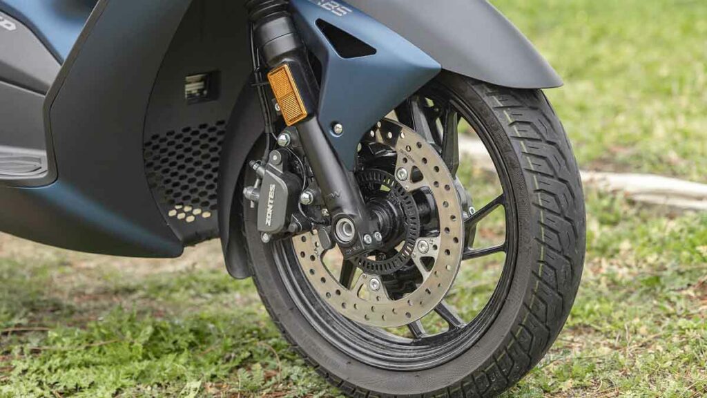 Zontes D125, la segunda versión para carnet de coche 15 Zontes D125 2023, azul