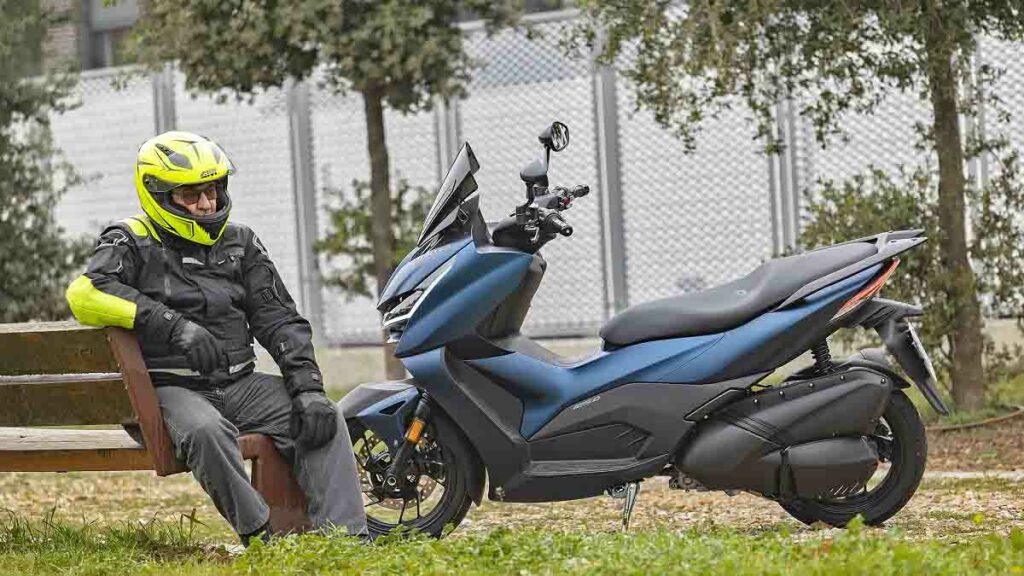 Zontes D125, la segunda versión para carnet de coche 26 Zontes D125 2023, azul