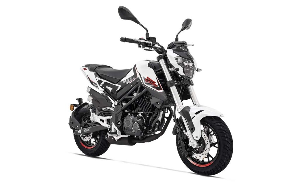 Las motos naked 125 más baratas para el carnet de coche: cuestan menos de 2.500 euros 16 Benelli Tornado Naked T 125, blanco