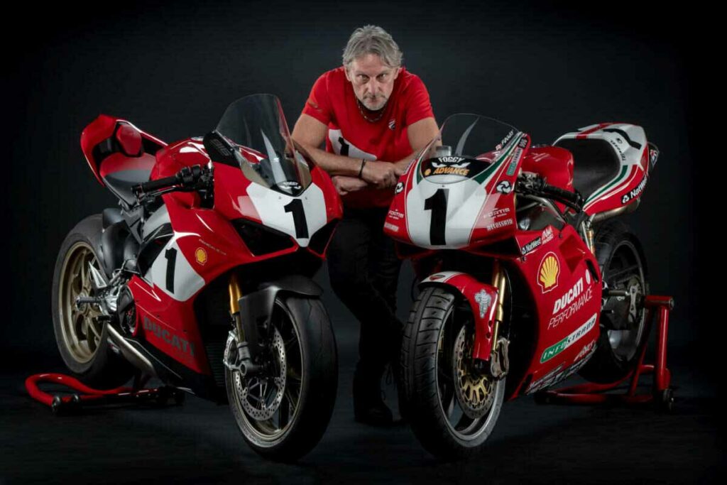 Ducati 916 Campeona del Mundo con Carl Fogarty y Ducati Panigale V4 25 Anniversary