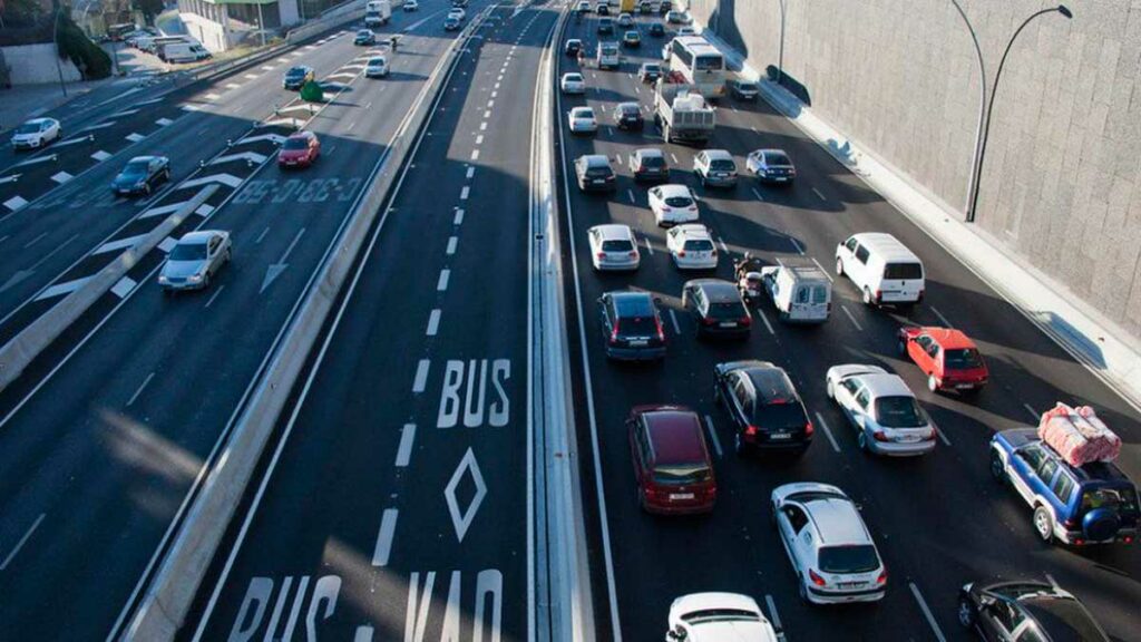 ¿Puede una motocicleta circular por el carril VAO? 12 carrill-vao-motos-1
