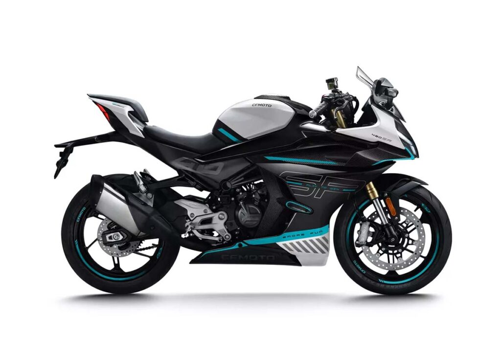Las mejores motos deportivas para el carnet A2: que empiece la marcha 12 CFMOTO 450 SR, blanco, negro, azul