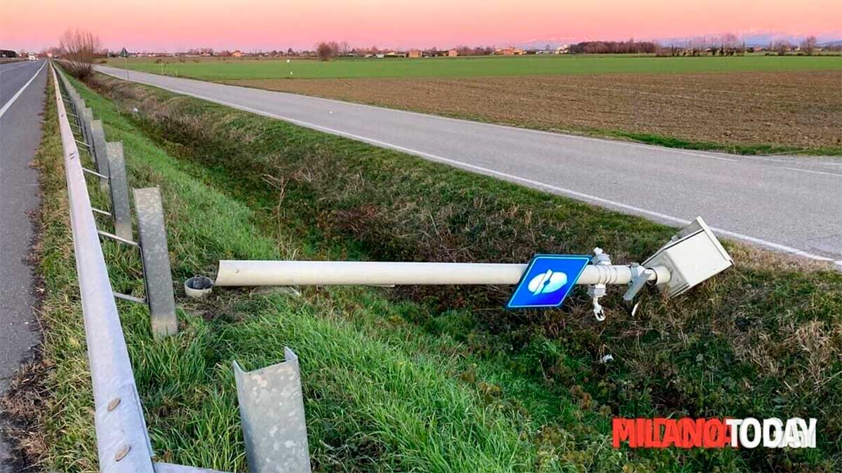 'Fleximan', el justiciero italiano convertido en fenómeno de masas por destruir radares 7 Fleximan ataque radares