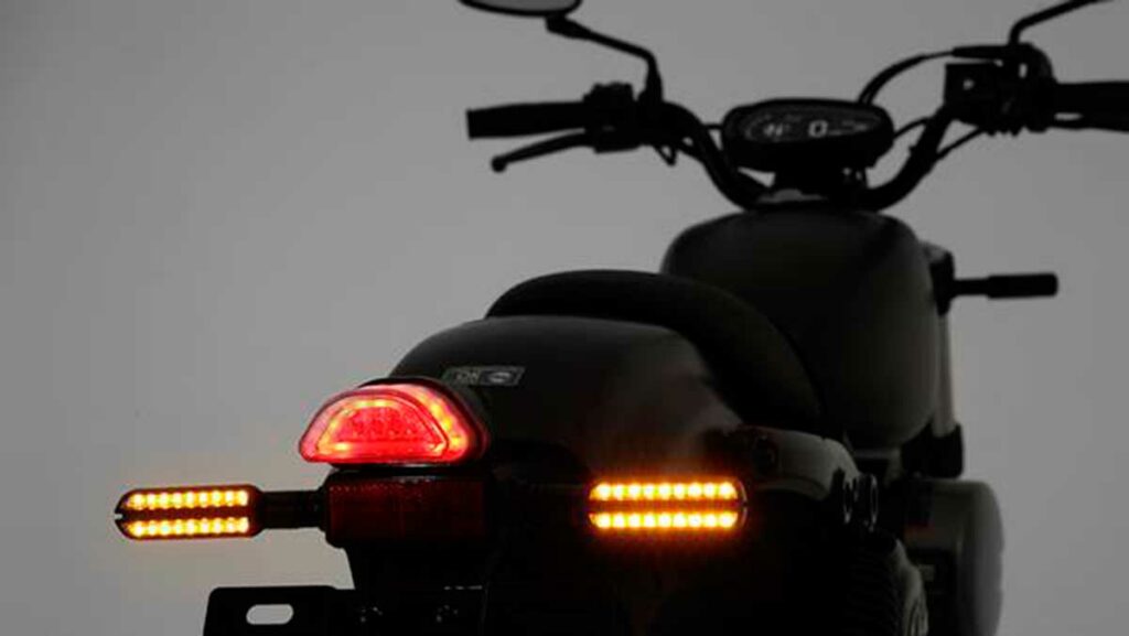 La nueva moto custom para el carnet de coche B Hyosung Bobber GV125S Evo está en oferta y se estrena regalando 12 Hyosung Bobber GV125S Evo 2024