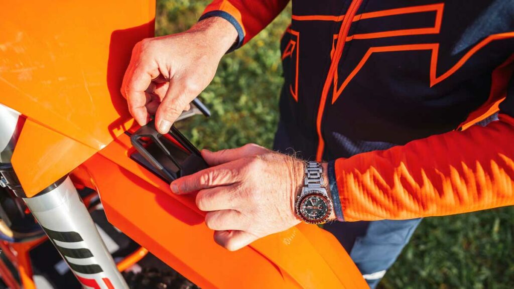 Este es el nuevo accesorio de KTM que todo usuario de MX debería tener 11 Unidad de conectividad KTM 2024