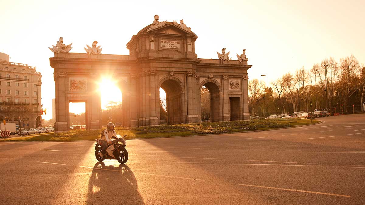 motos-madrid-zona-bajas-emisiones-2024-istockphoto-formulamoto-1