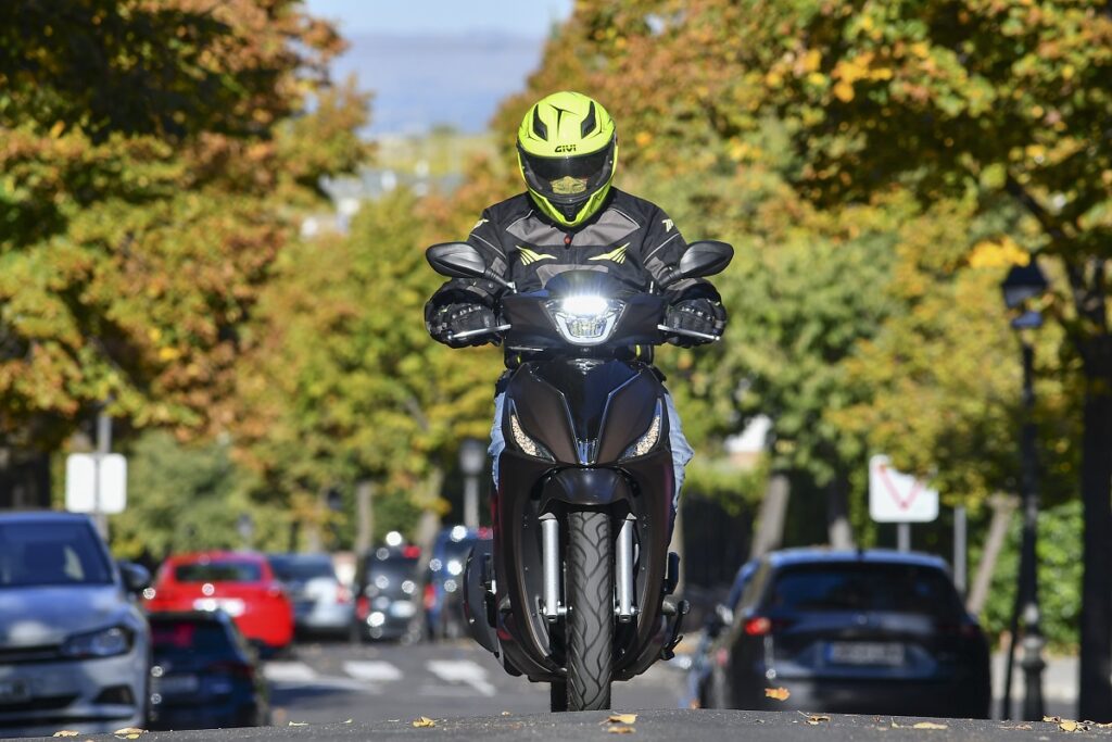 Con las medidas de la DGT para los scooters y motos 125, no solucionamos el problema de los accidentes mortales en moto 2 motos 125 3