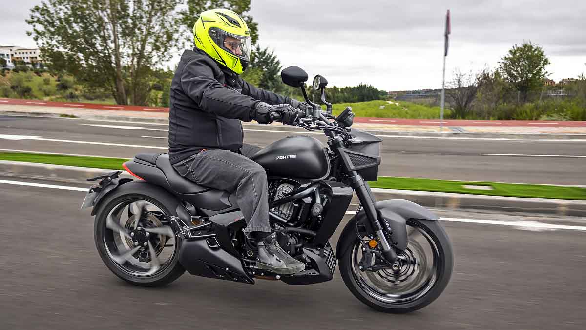 Fotos de las motos custom más baratas de cada marca en 2024 7 Motos custom baratas, Zontes S350, acción