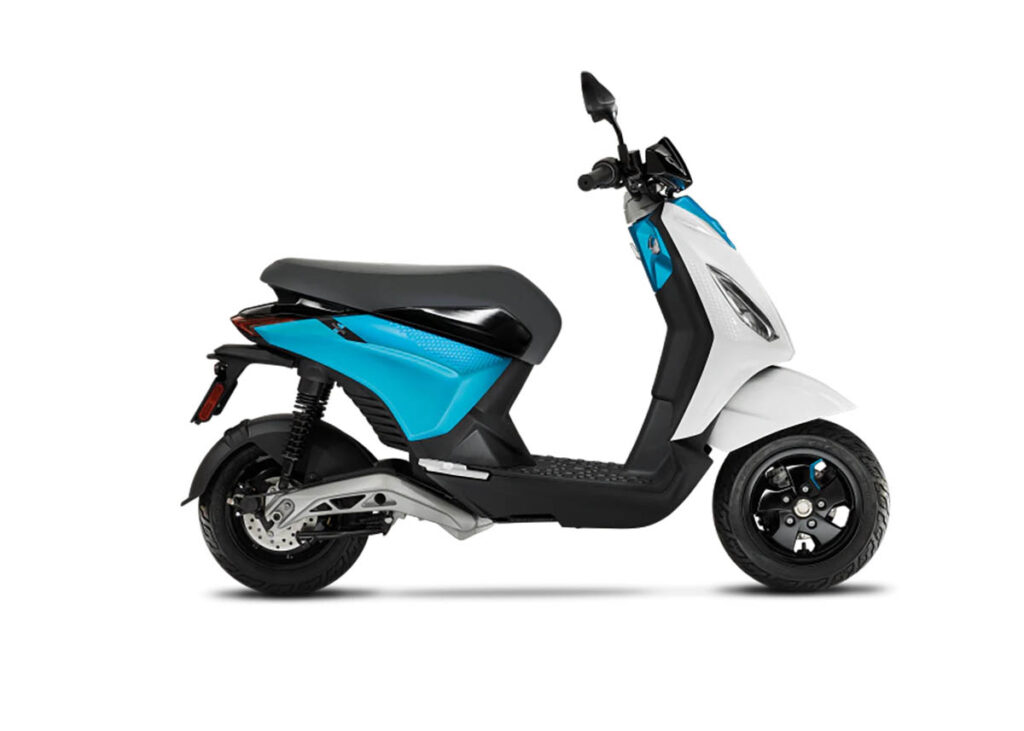 La moto eléctrica Kawasaki Z e-1 y sus rivales 17 Piaggio 1 Active