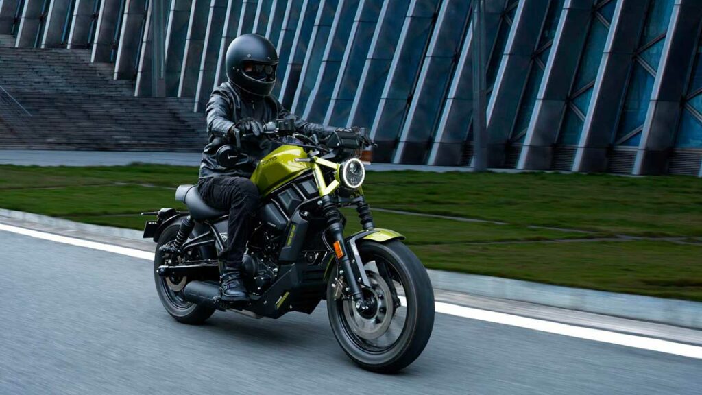 Es bonita, está bien equipada y, además, esta Zontes custom para el carnet B sale barata 12 Zontes C125 2024