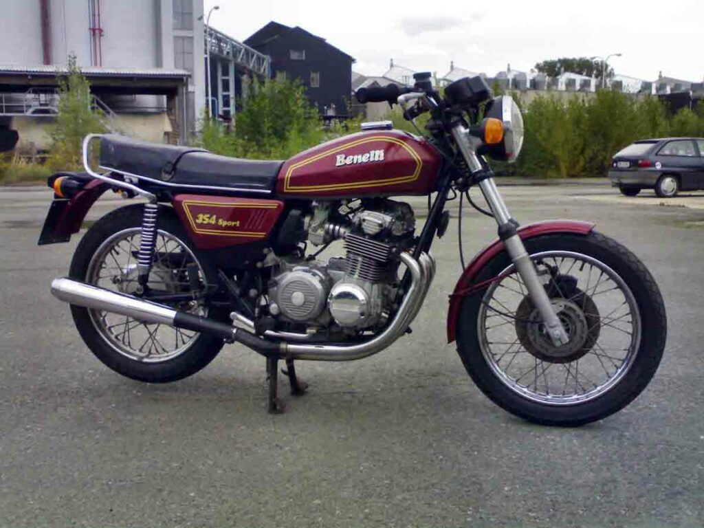Las motos clásicas y "old school" que puedes conducir con el carnet A2 18 Benelli 354