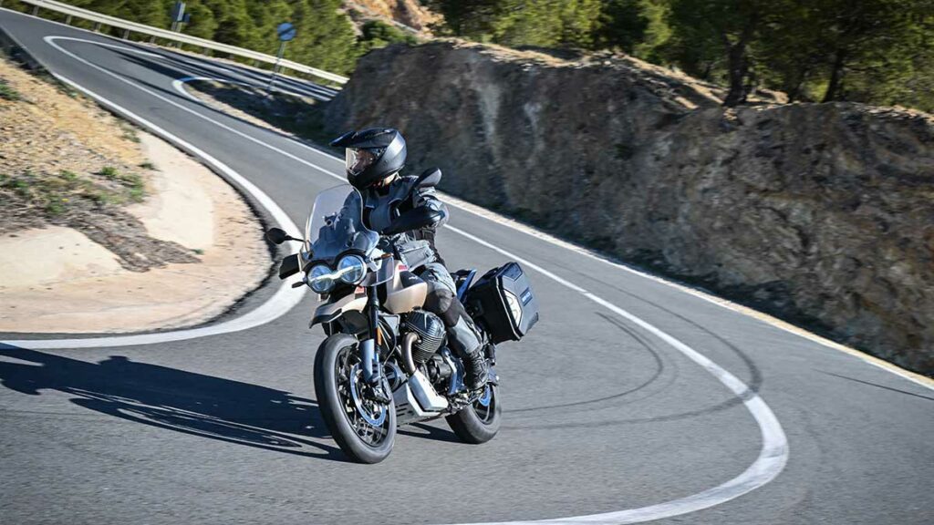 La moto trail para el carnet A2 de Moto Guzzi se revoluciona en 2024 18 FRZ 3598