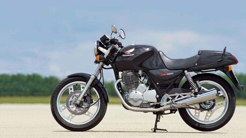 Las motos clásicas y "old school" que puedes conducir con el carnet A2 21 Honda XBR500