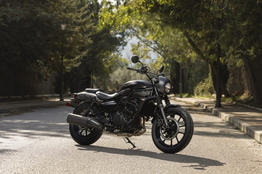 La Kawasaki Eliminator 500 como moto Kustom o Kruiser que te cambiará la visión del Karnet A2 19 KAWASAKI ELIMINATOR STATICS 001