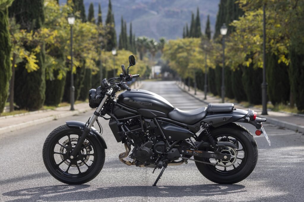 La Kawasaki Eliminator 500 como moto Kustom o Kruiser que te cambiará la visión del Karnet A2 11 KAWASAKI ELIMINATOR STATICS 006
