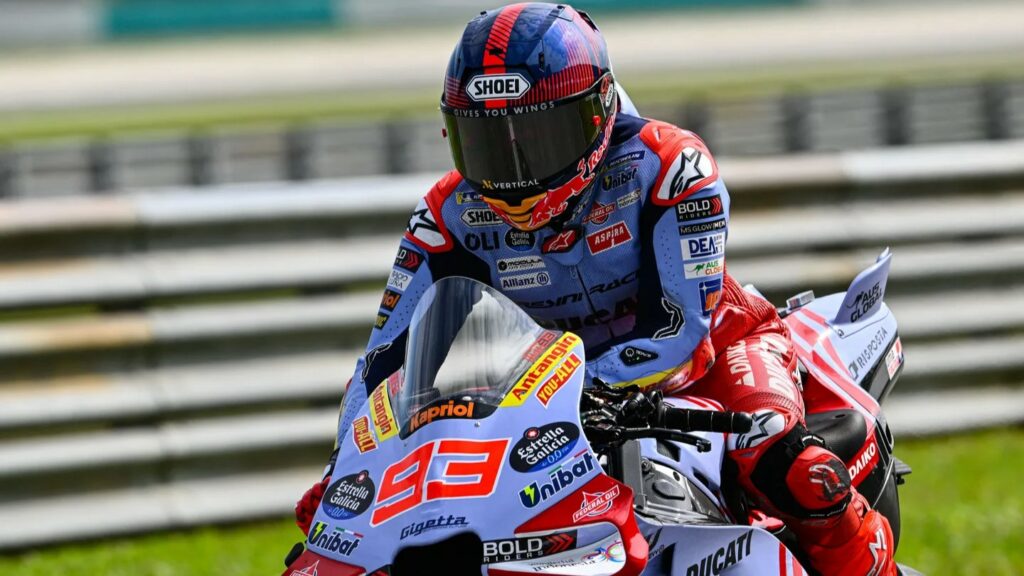 Pecco Bagnaia junto con otros pilotos Ducati vuelan en los test de MotoGP de Sepang 12 Marc Marquez Sepang dia 3