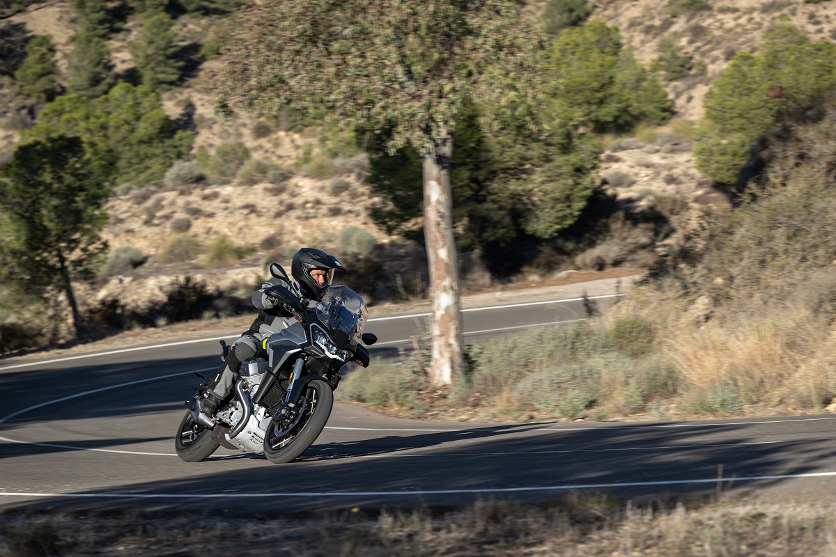 El Grupo Piaggio se adelanta a la primavera con importantes promociones en sus 4 marcas 4 Moto Guzzi Stelvio 2024