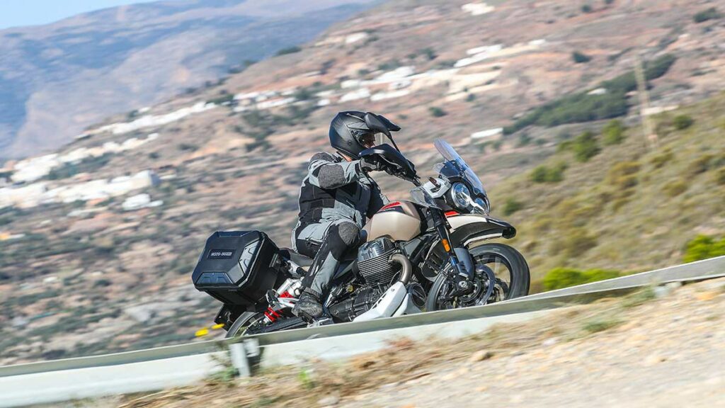 Moto Guzzi V85 2024