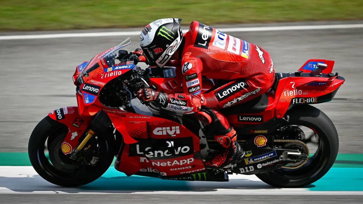 Pecco Bagnaia junto con otros pilotos Ducati vuelan en los test de MotoGP de Sepang 1 Pecco Bagnaia Test MotoGP Sepang