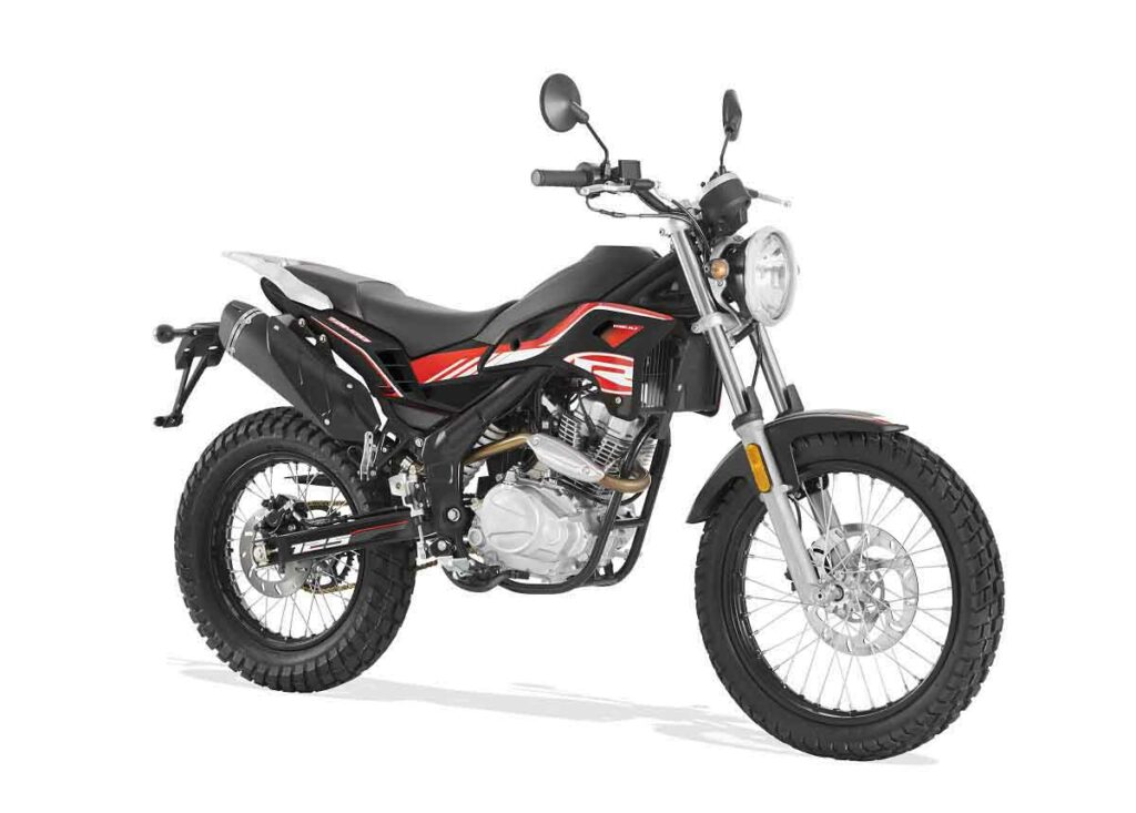 Ahorra al comprar moto: estas son las trail de 125 cc que te regalan el seguro en junio 15 Rieju Tango 125
