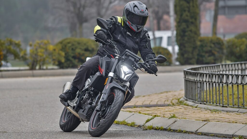 La SWM Hoku va a por todas en el segmento de las motos 125 19 Prueba SWM Hoku 125