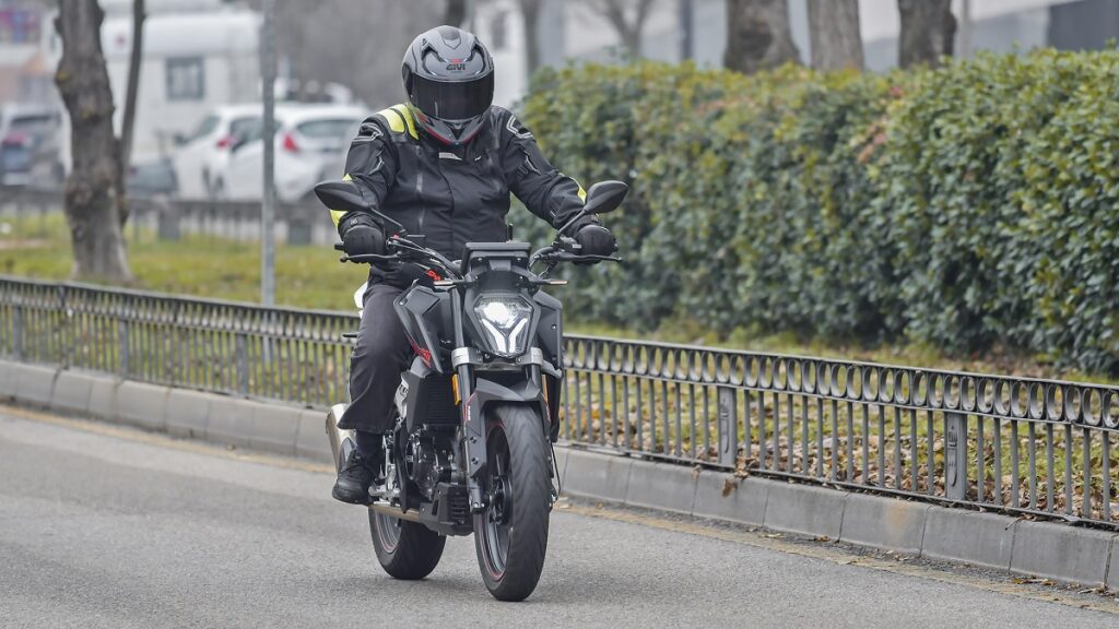 La SWM Hoku va a por todas en el segmento de las motos 125 17 Prueba SWM Hoku 125