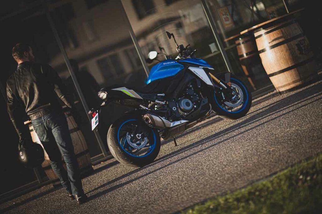 Con la naked Suzuki GSX-S1000 te ahorras 820 euros, incluyendo 4 años de garantía y asistencia 10 Suzuki GSX-S1000