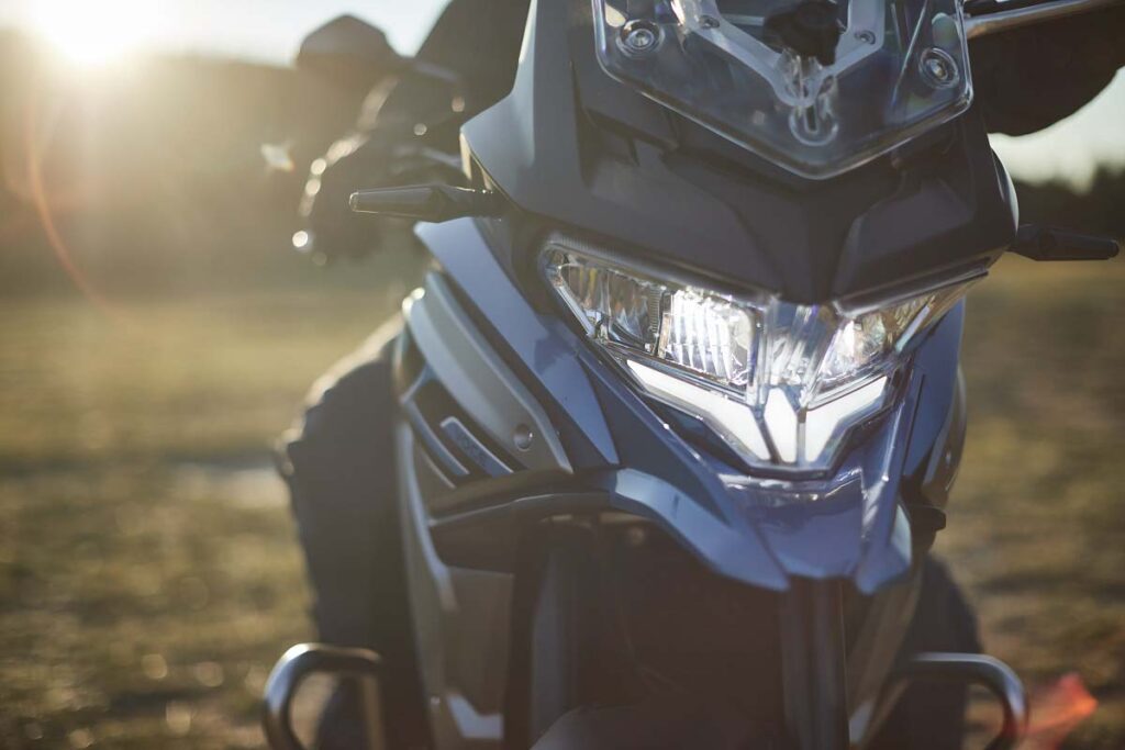 Tiene motor BMW y 5 años de garantía por 6.187 €: la moto trail A2 de Voge hace que tu dinero cunda más 12 Voge 650DSX