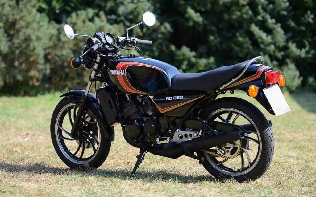 Las motos clásicas y "old school" que puedes conducir con el carnet A2 20 Yamaha RD250LC